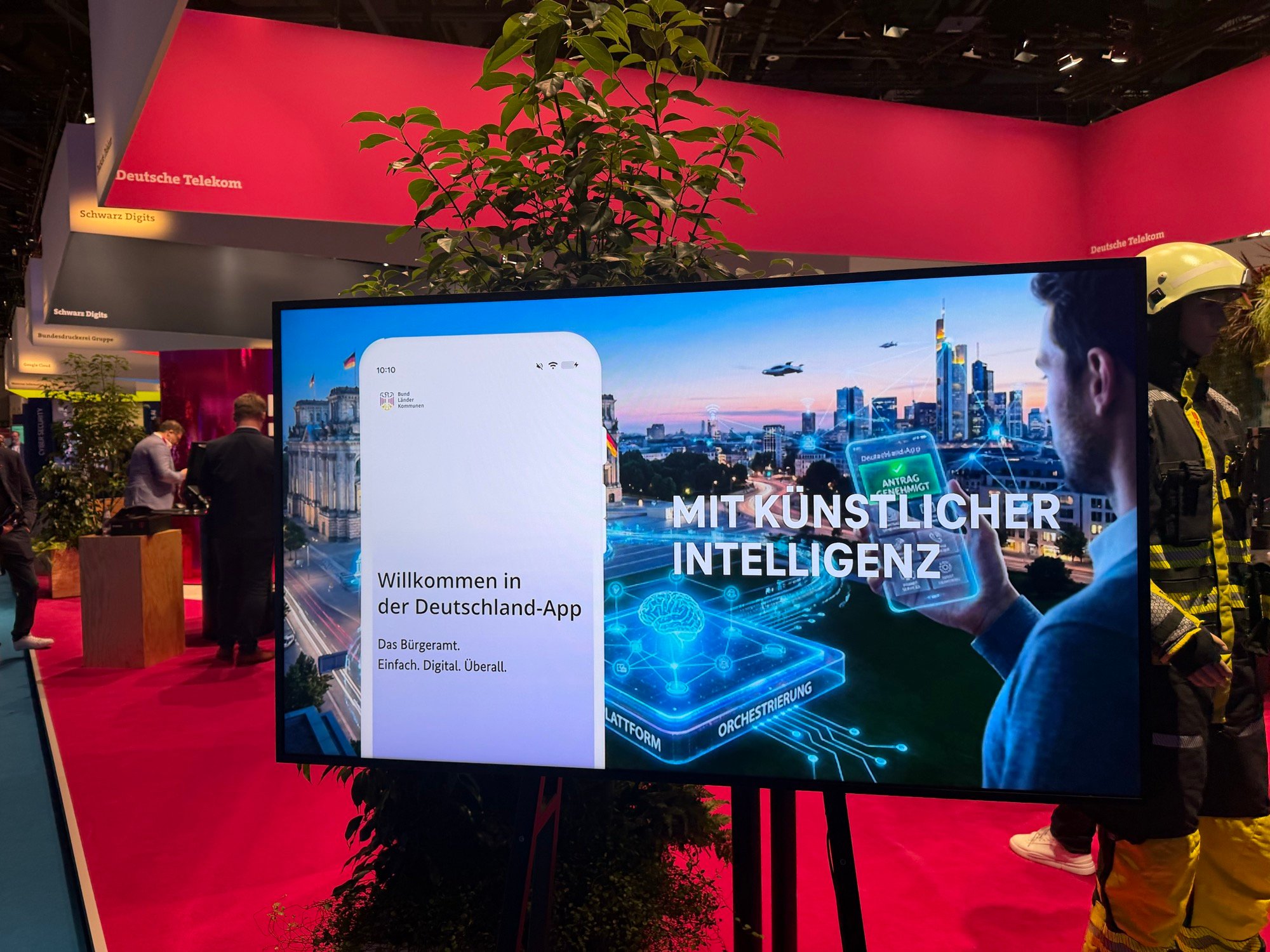 Exhibition screen presenting the Deutschland App and AI-assisted citizen services